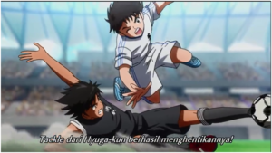 Misaki terkena tackle Kojiro Hyuga